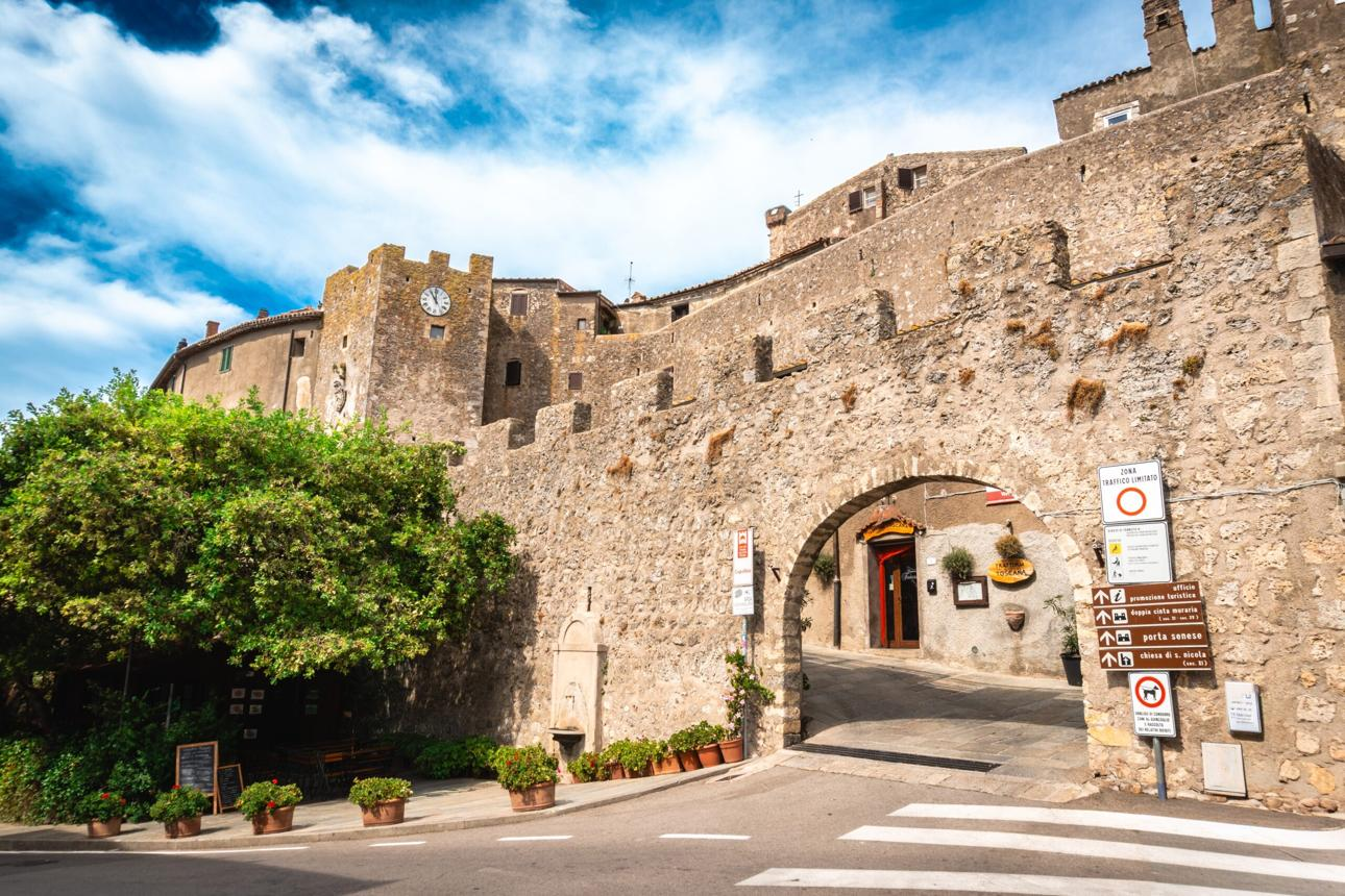 Capalbio, il borgo toscano da vivere con calma