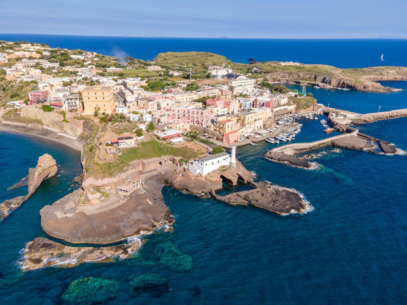 Cosa vedere a Ventotene: guida autentica all’isola più suggestiva del Lazio
